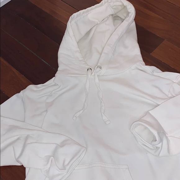 H AND M PLAIN WHITE SWEATER😊💜⚡️💖 - Picture 1 of 4